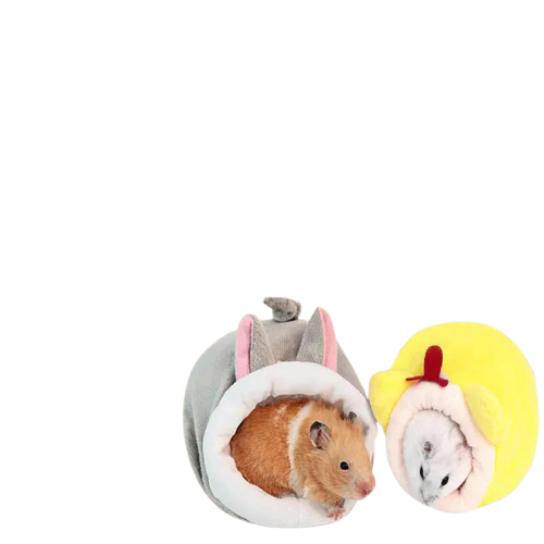 Trois hamsters dans une maison en coton douillette avec plantes, offrant un espace privé à votre petit compagnon Transparent Background