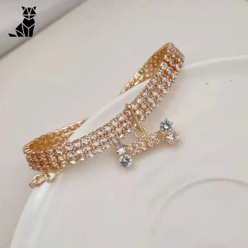 Bracelet en or avec diamants - Elégant Collier Orné présenté dans la collection de colliers pour chiens avec diamants