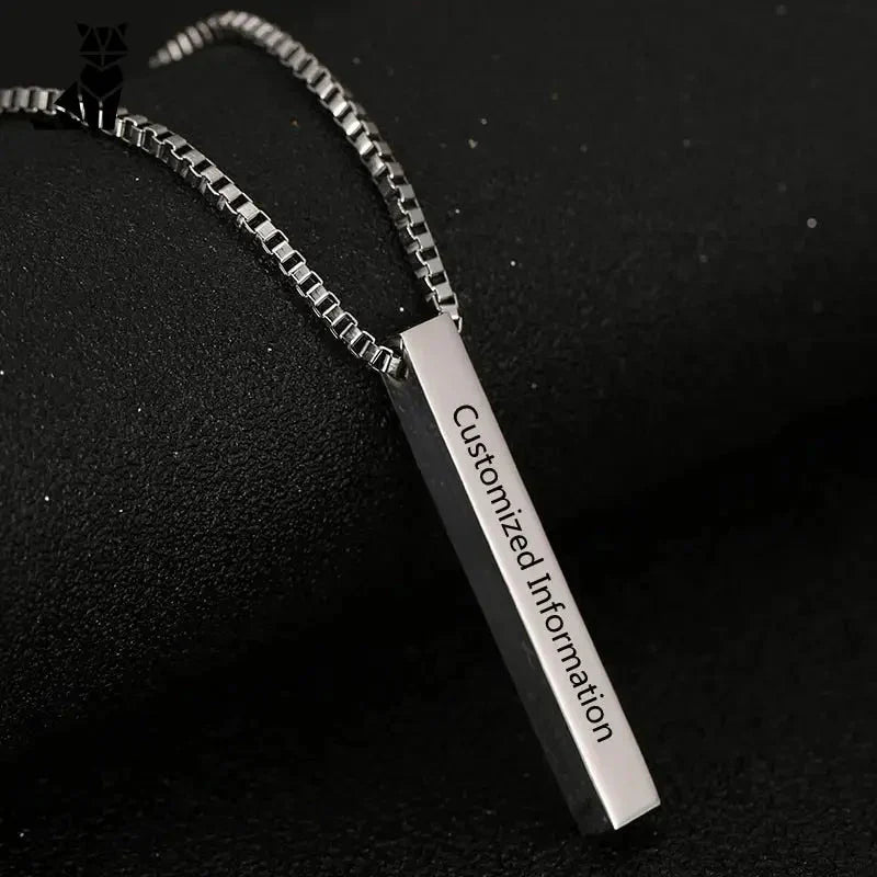 Collier cuboïde personnalisé avec gravure sur les quatre faces