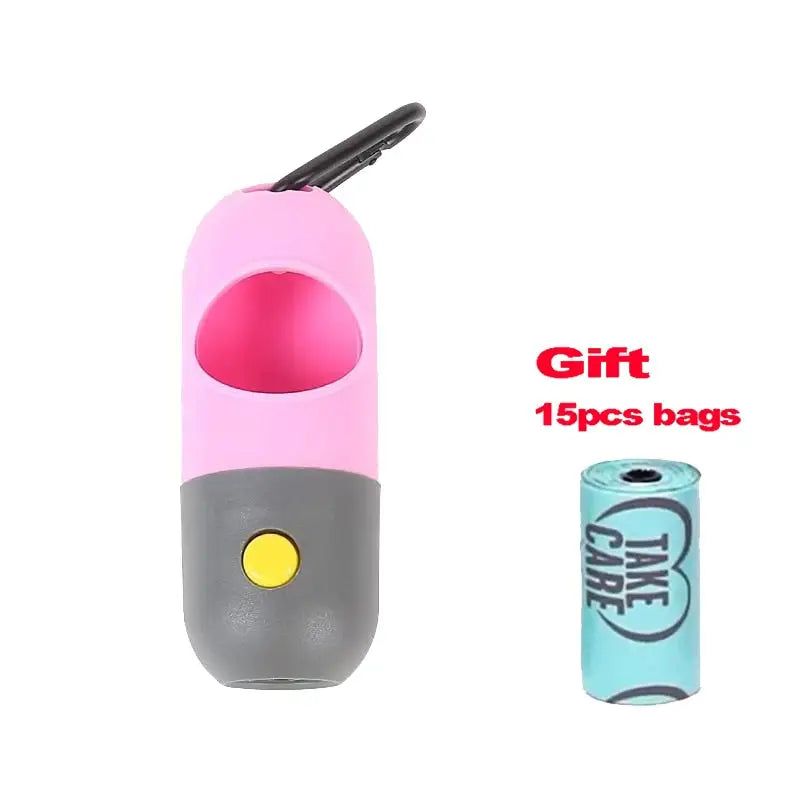 Gros plan sur un distributeur de sacs à caca rose et gris avec LED et rouleau de papier toilette pour les promenades nocturnes