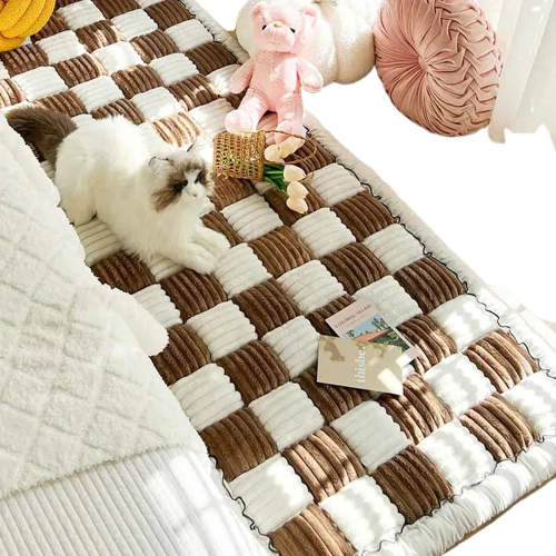 Un chat couché sur une couverture à côté d’un animal en peluche sur une housse de canapé à carreaux crème (Cream Check Sofa Cover) Transparent Background