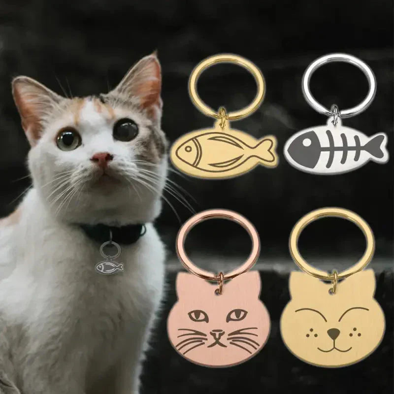 Chat portant une médaille d’identité en acier inoxydable avec une étiquette d’identification en forme de visage de chat