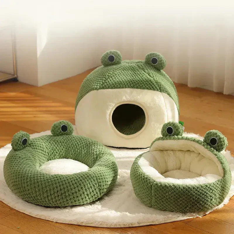 Nid en peluche pour grenouille de dessin animé - Lit grenouille vert avec deux oreillers et un coussin