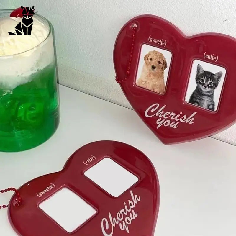 Porte-cartes photo personnalisé en forme d’idole de Staacquering avec cadres en forme de coeur représentant un chat et un chien