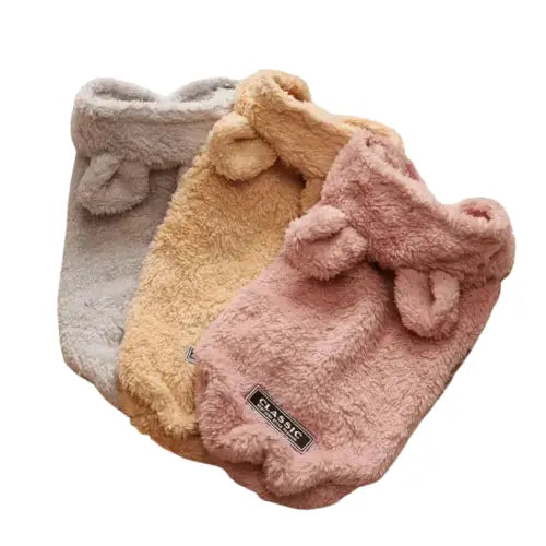 Un étui de téléphone en forme d’ourson rose et blanc : Sweatshirt polaire pour chiens - Protection et style pour l’hiver Transparent Background